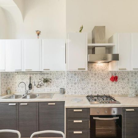 רומא The Best Rent - Colourful Two-Bedroom Apartment Near Termini Station מראה חיצוני תמונה